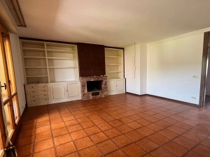 7 locali in vendita a Cascina